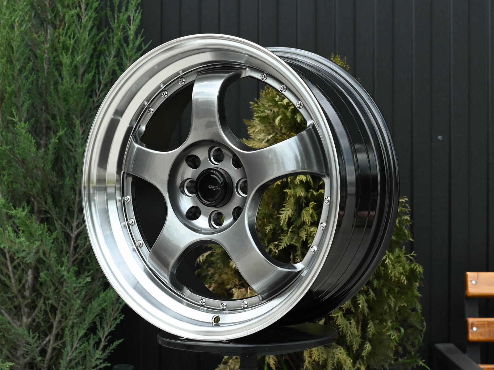 R16 SSR SP1 Стиль 7.0J ET35 4*100/114.3 Темный хром