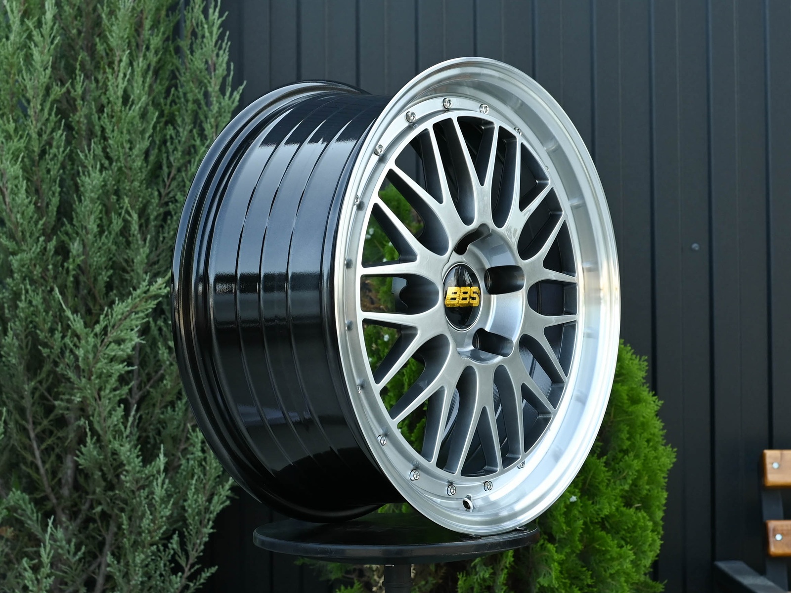 R18 BBS LM Стиль 8.0J ET38 5*114.3 Темный хром