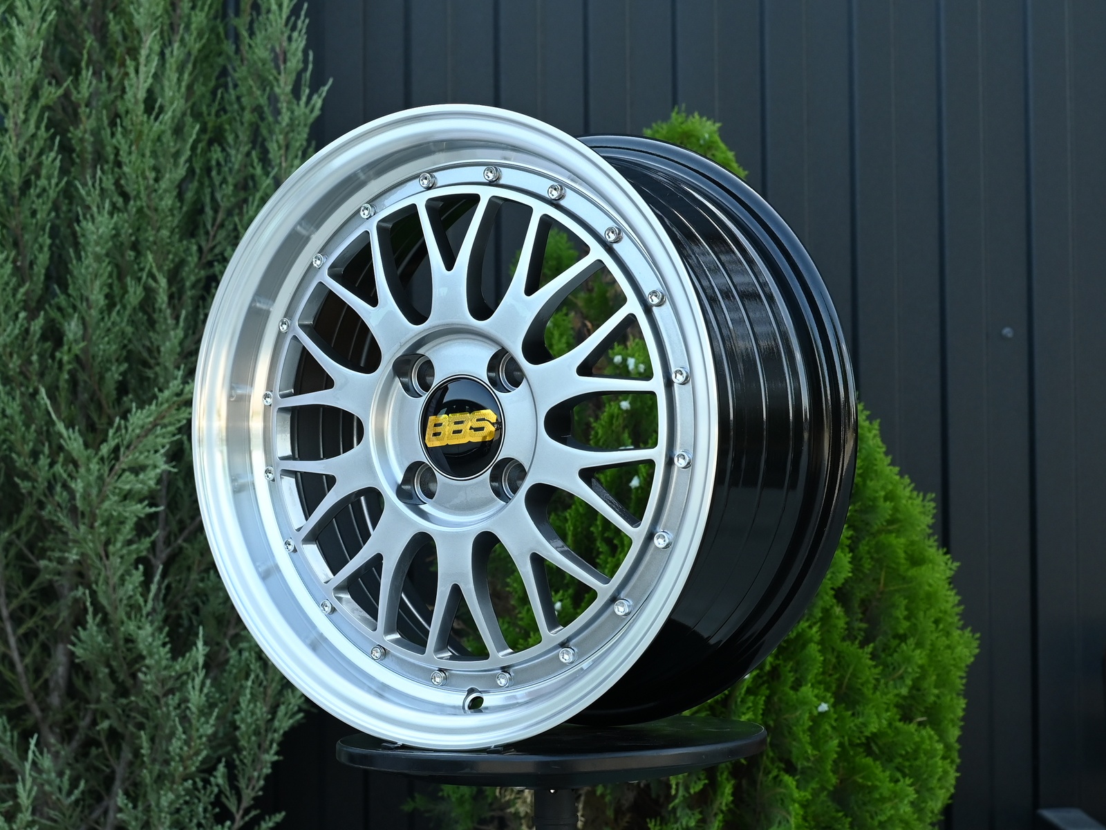 R17 BBS LM Стиль 7.5J ET38 4*100 Темный хром