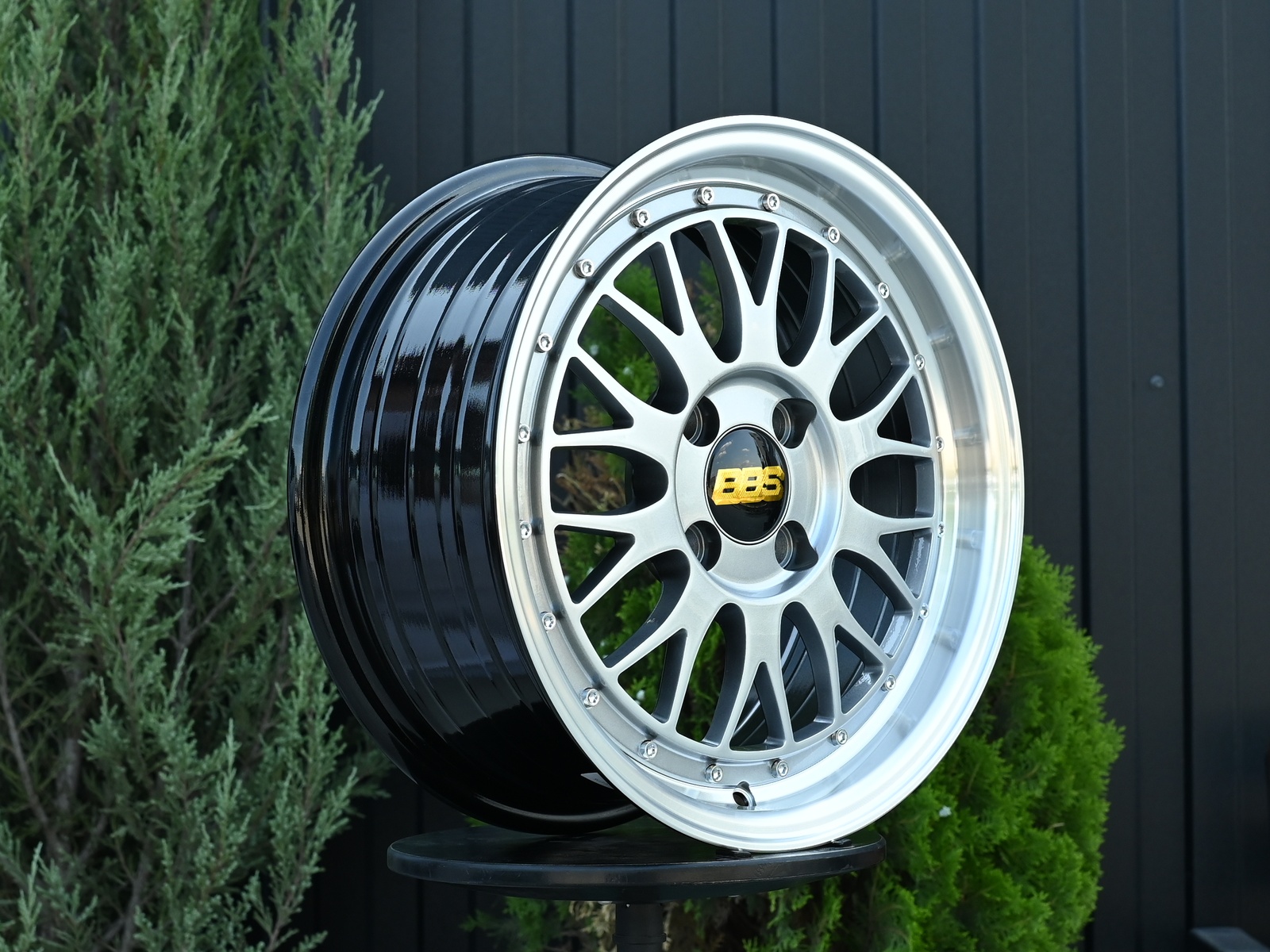 R17 BBS LM Стиль 7.5J ET38 4*100 Темный хром