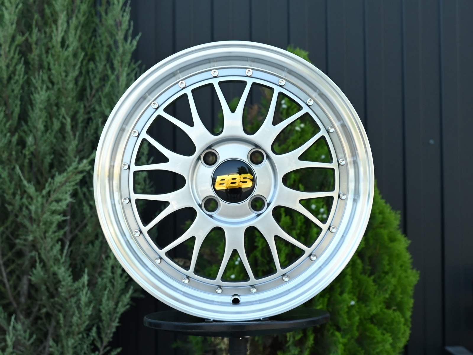 R17 BBS LM Стиль 7.5J ET38 4*100 Темный хром
