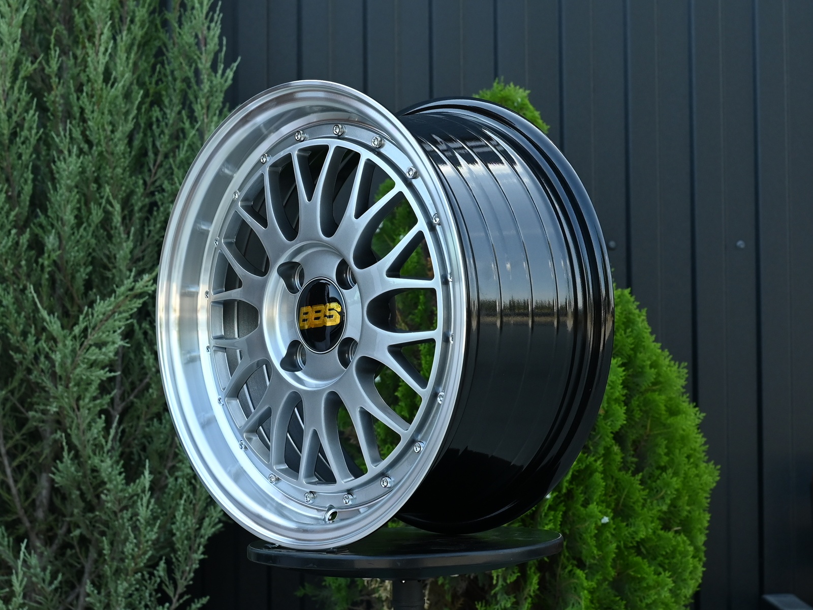 R17 BBS LM Стиль 7.5J ET38 4*100 Темный хром