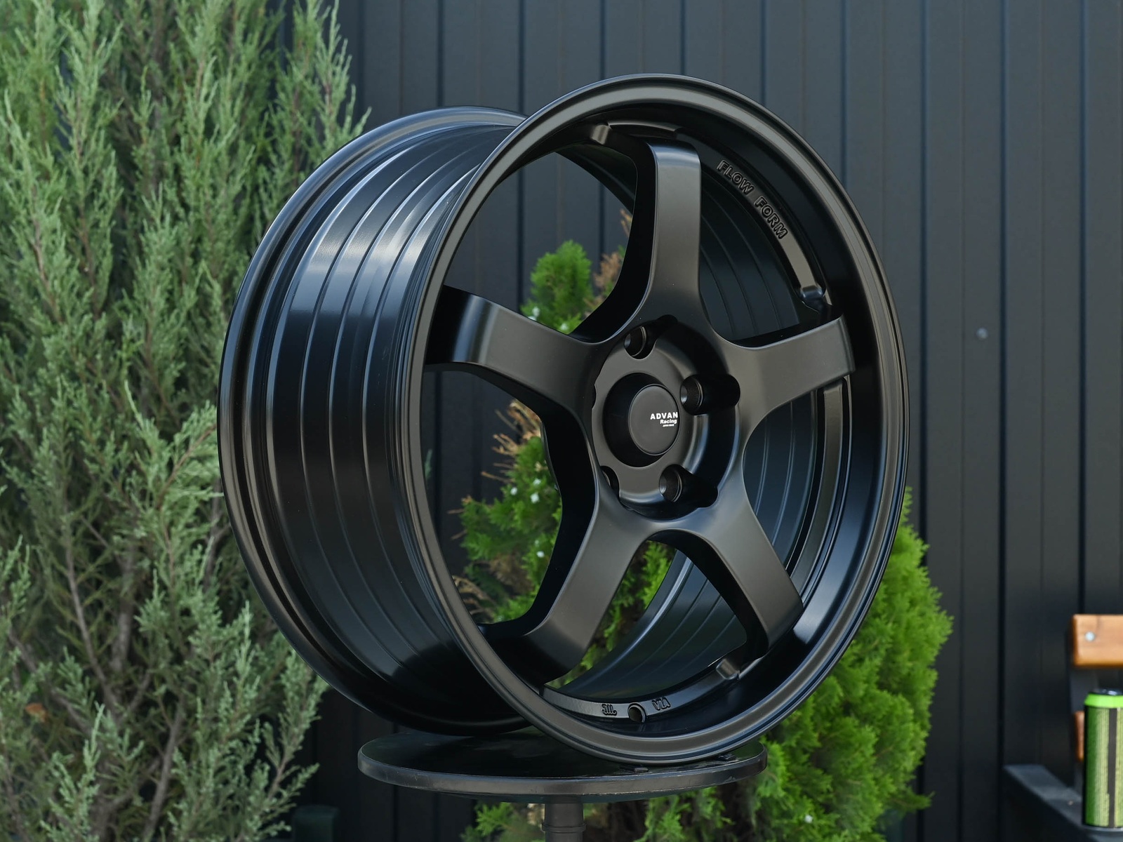 R18 Advan GT стиль 8.0 ET38 5*112 Черный