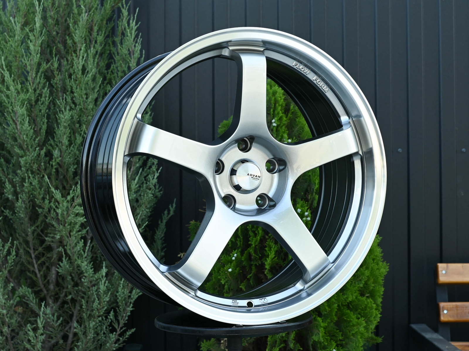 R19 Advan GT стиль 8.5 ET38 5*114.3 Темный хром