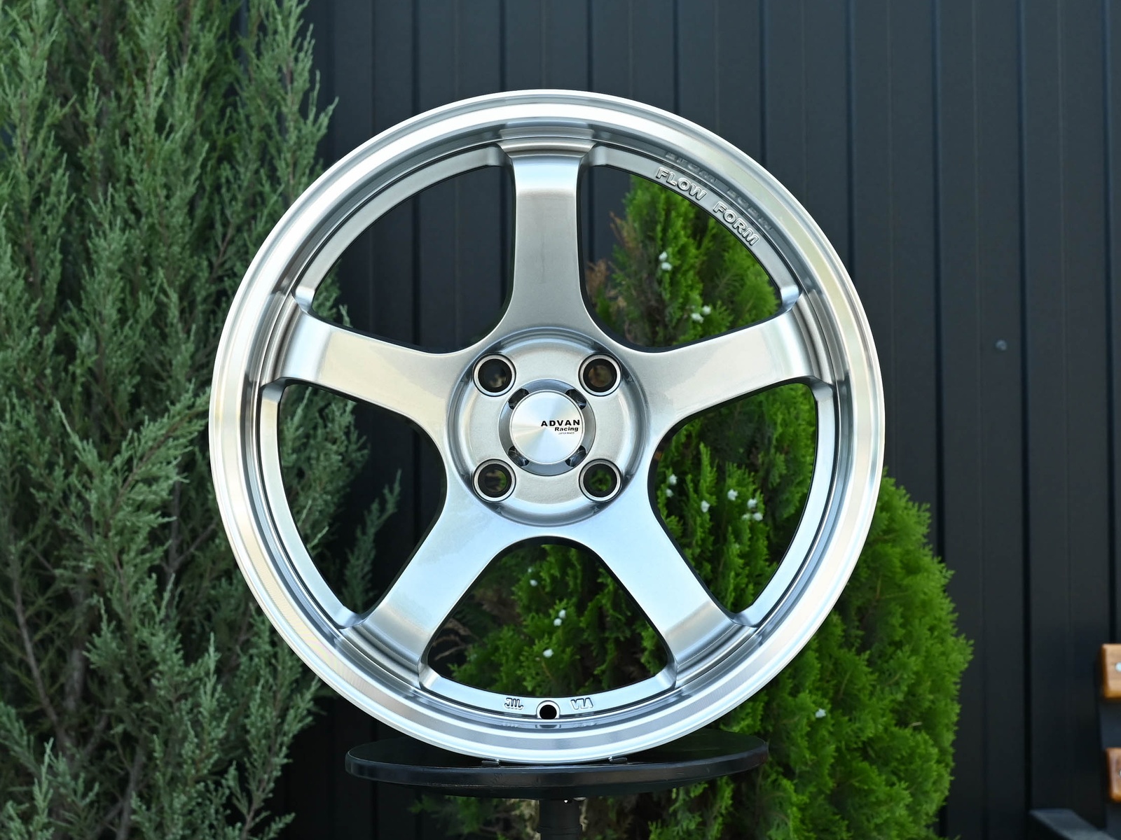 R17 Advan GT стиль 7.5 ET38 4*114.3 Темный хром
