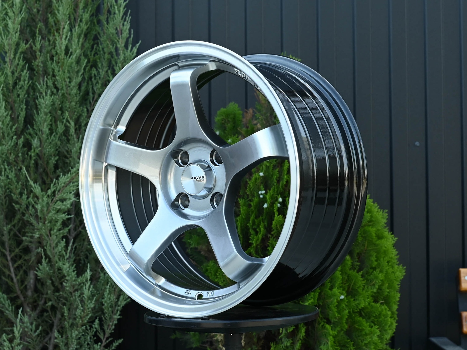 R17 Advan GT стиль 7.5 ET38 4*114.3 Темный хром