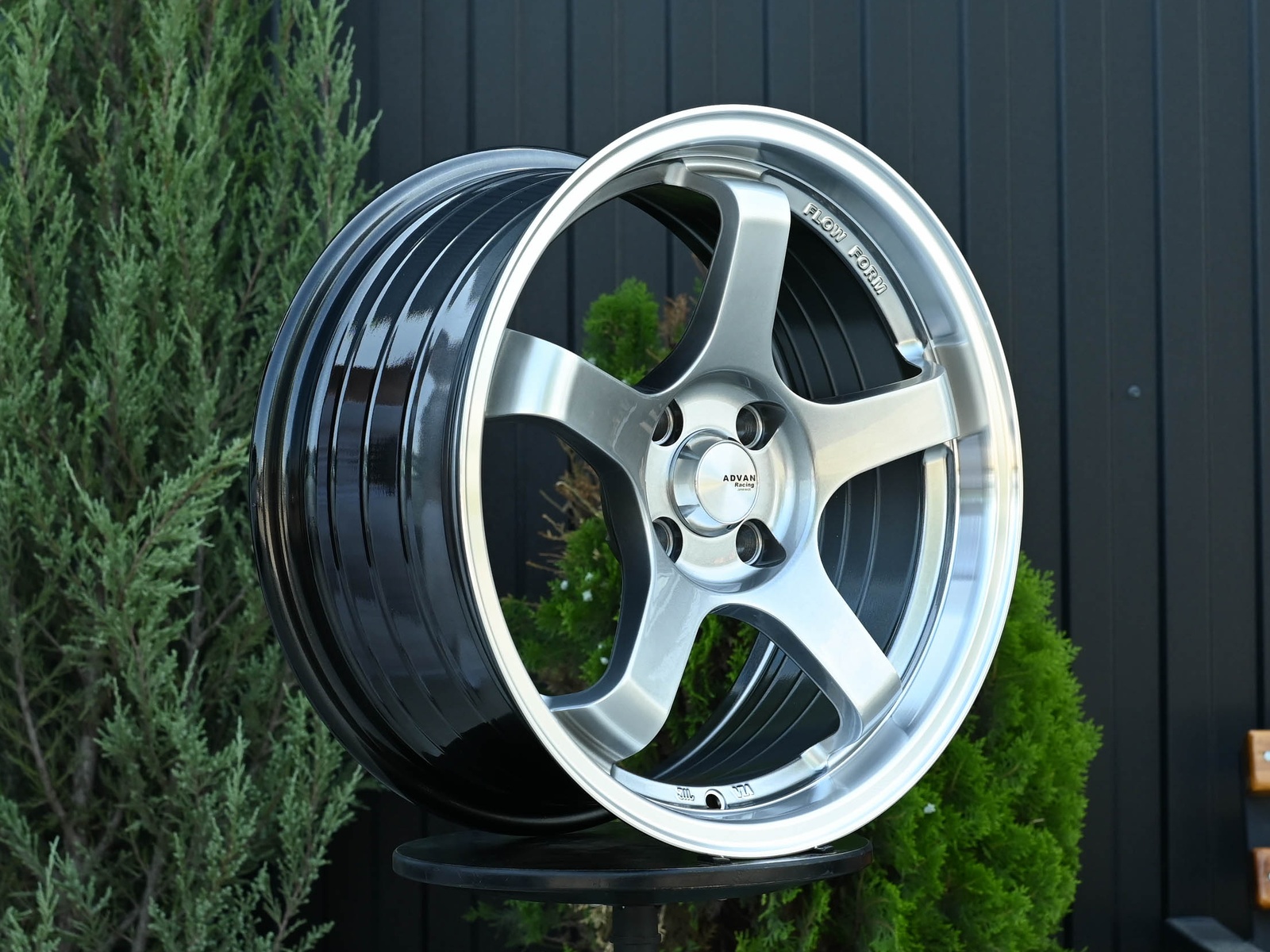 R17 Advan GT стиль 7.5 ET38 4*114.3 Темный хром