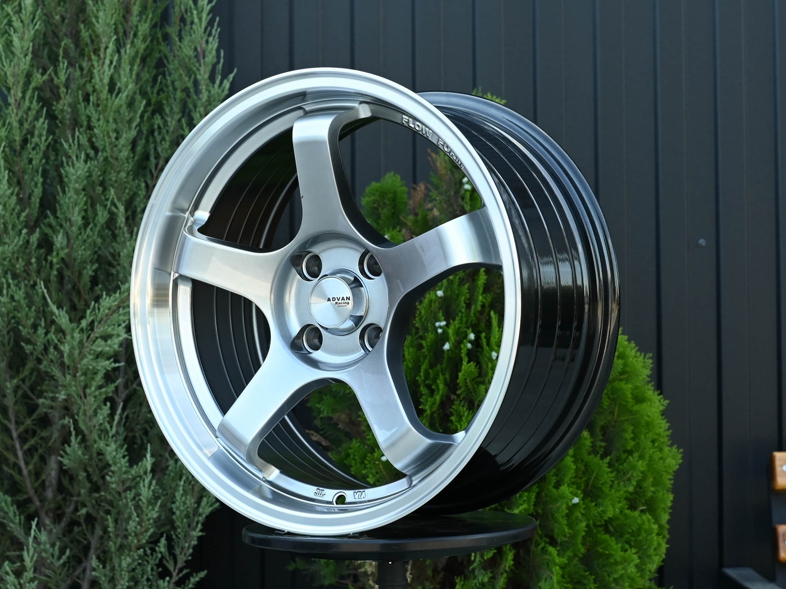 R17 Advan GT стиль 7.5 ET38 4*114.3 Темный хром