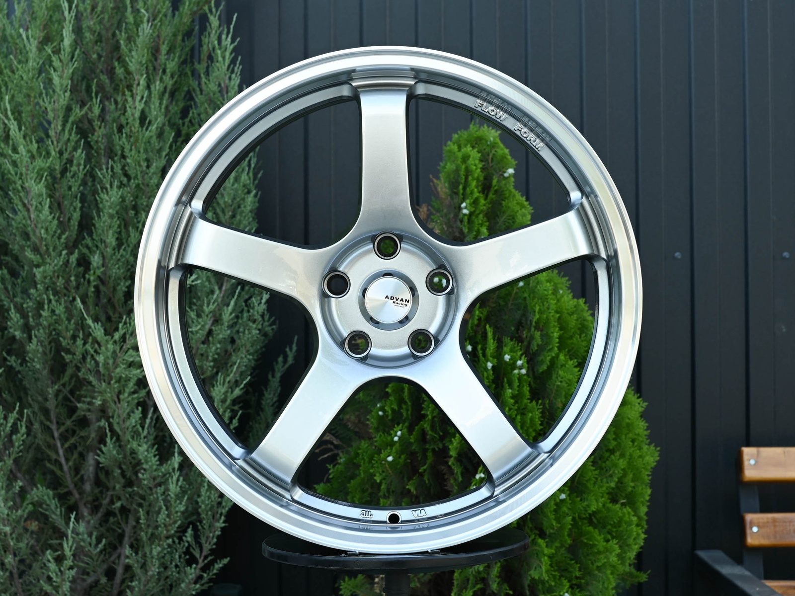 R19 Advan GT стиль 8.5 ET38 5*112 Темный хром