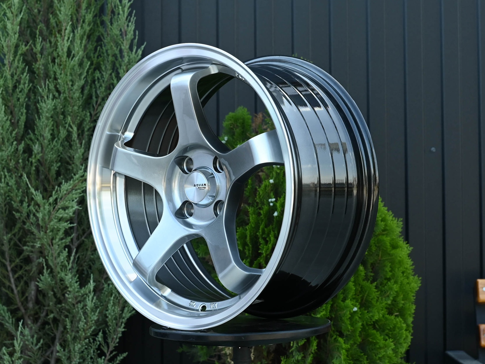 R16 Advan GT Стиль 7.5J ET30 4*100 Серебро
