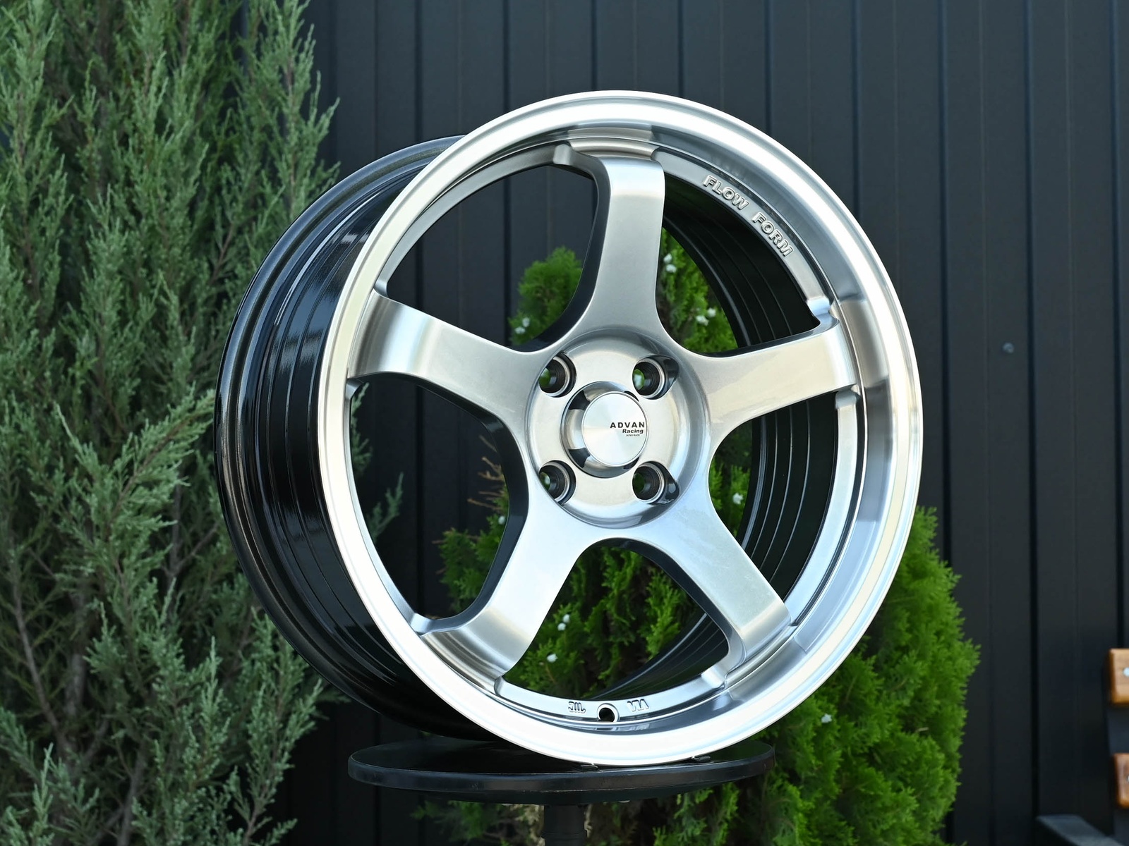 R16 Advan GT Стиль 7.5J ET30 4*100 Серебро
