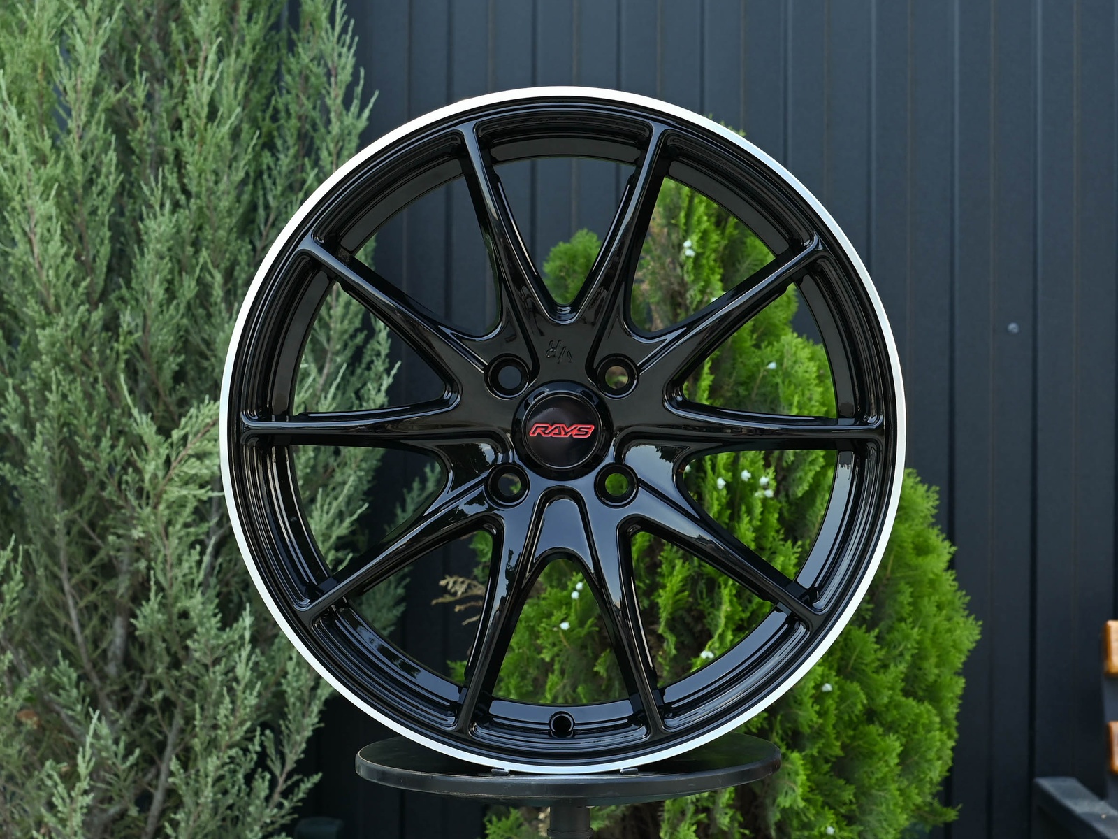 R17 Rays G25 Стиль 7.5J ET40 4*100 Черный