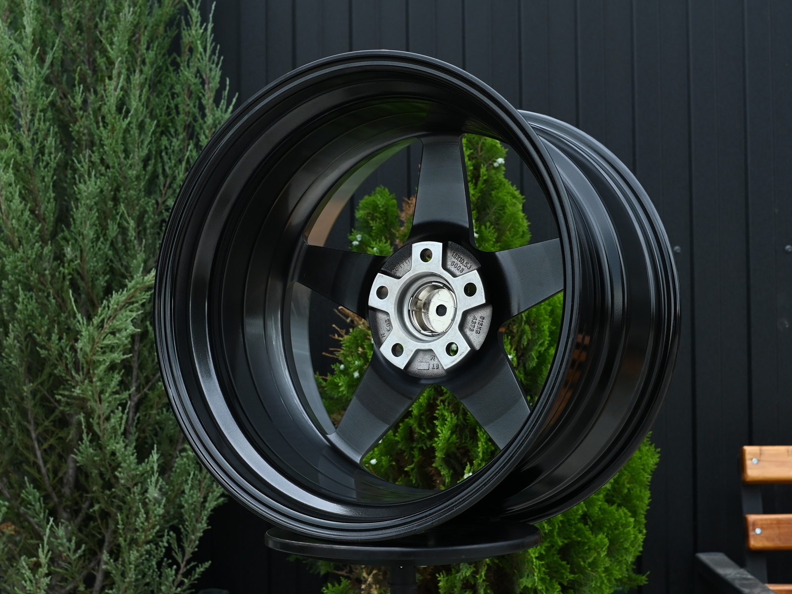 R17 Taigiro EVO 8.5 ET33 5*114.3 Темный хром