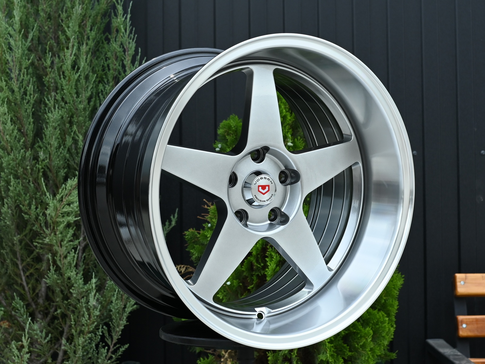 R17 Taigiro EVO 8.5 ET33 5*114.3 Темный хром