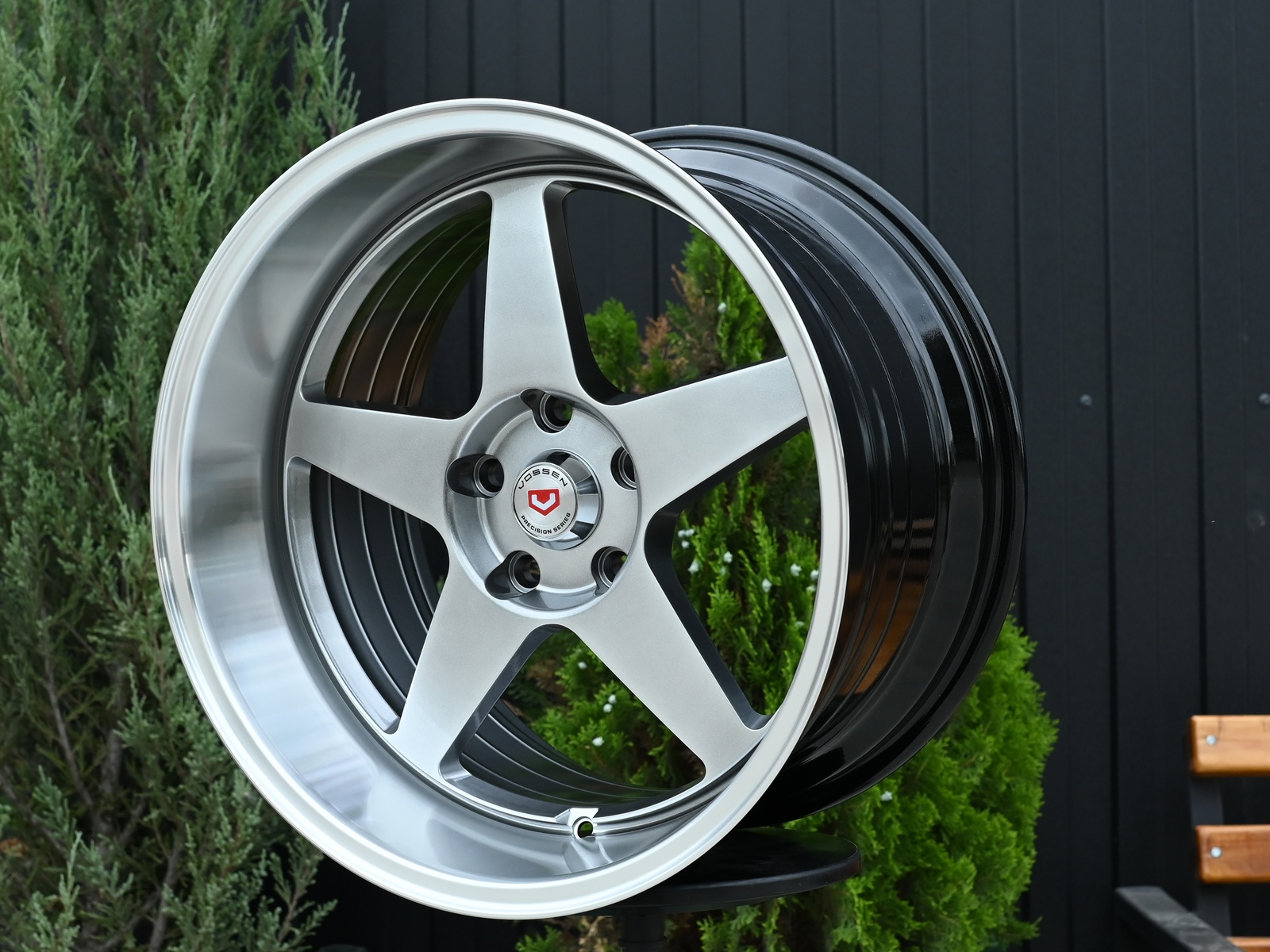 R17 Taigiro EVO 8.5 ET33 5*114.3 Темный хром