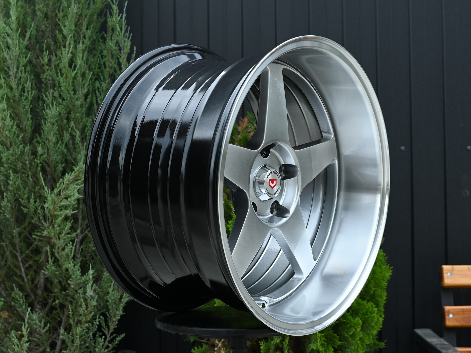 R17 Taigiro EVO 8.5 ET33 5*114.3 Темный хром
