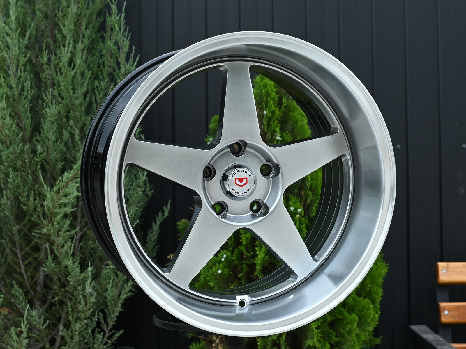 R17 Taigiro EVO 8.5 ET33 5*114.3 Темный хром