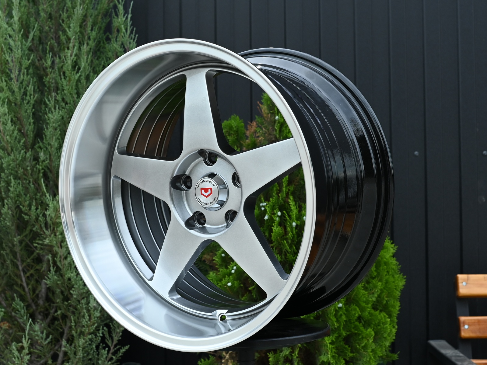 R17 Taigiro EVO 8.5 ET33 5*114.3 Темный хром