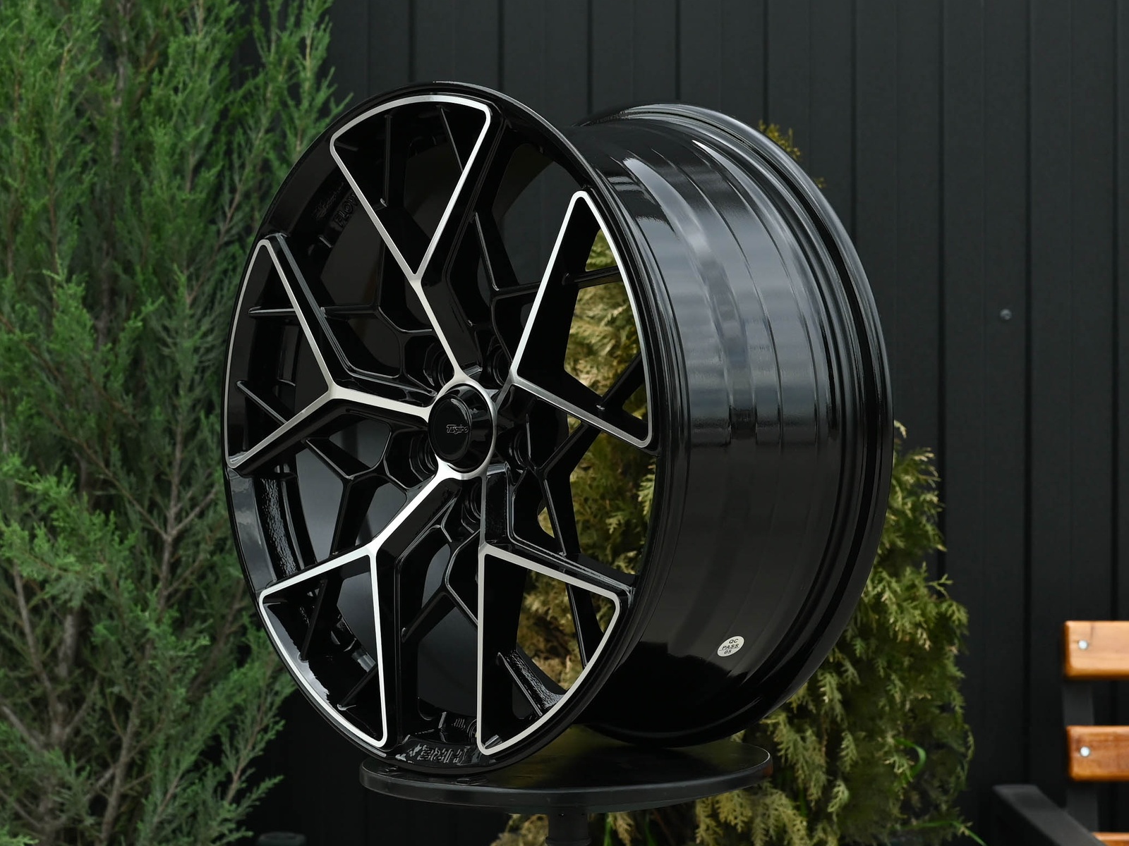 R17 HRE FF10 Стиль 7.5J ET38 5*100 Черный ФЗ