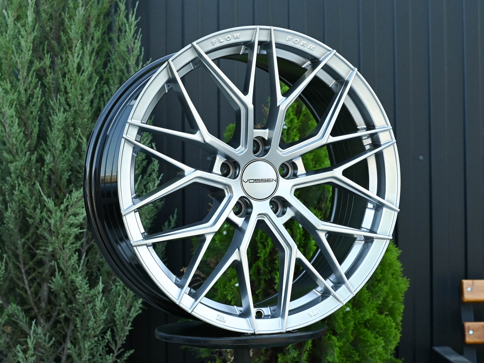 R17 Vossen 3323 Стиль 7.5J ET38 5*100 Серебро