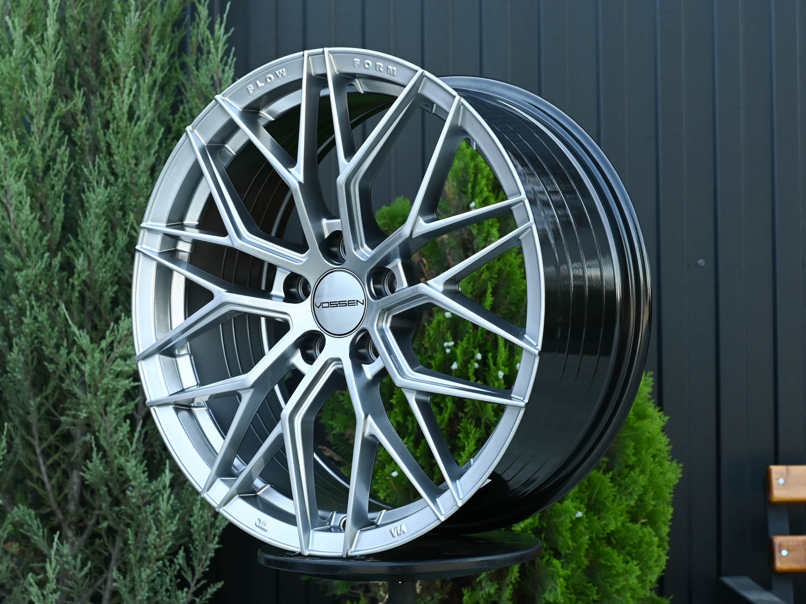 R17 Vossen 3323 Стиль 7.5J ET38 5*100 Серебро